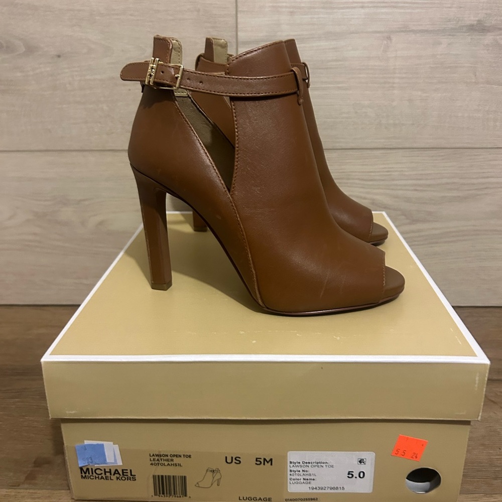 Michael Kors Lawson Bootie size 5
